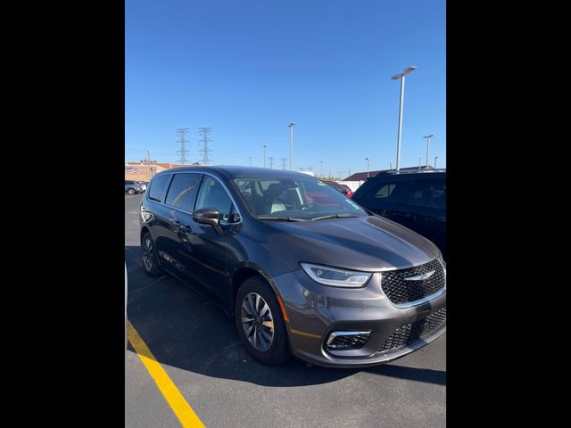 2022 Chrysler Pacifica Hybrid Touring L