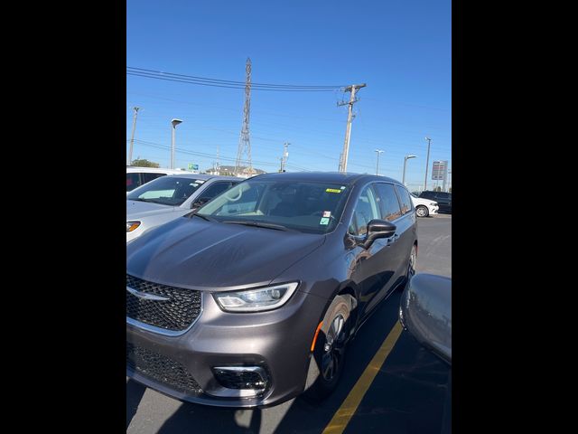 2022 Chrysler Pacifica Hybrid Touring L