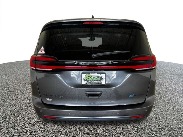 2022 Chrysler Pacifica Hybrid Touring L