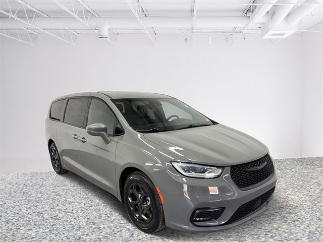 2022 Chrysler Pacifica Hybrid Touring L