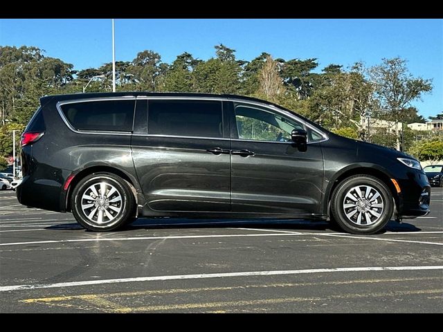 2022 Chrysler Pacifica Hybrid Touring L