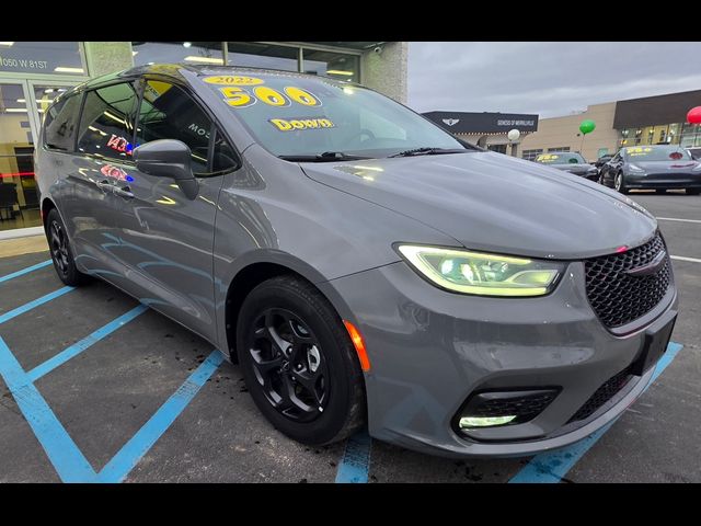 2022 Chrysler Pacifica Hybrid Touring L