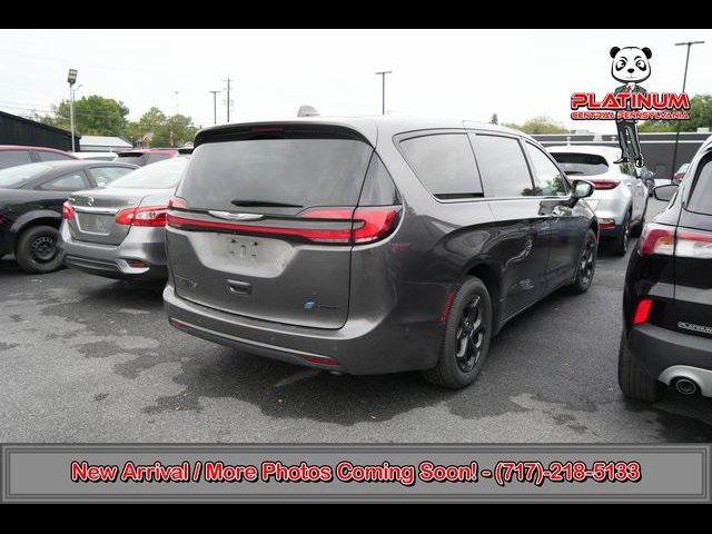 2022 Chrysler Pacifica Hybrid Touring L