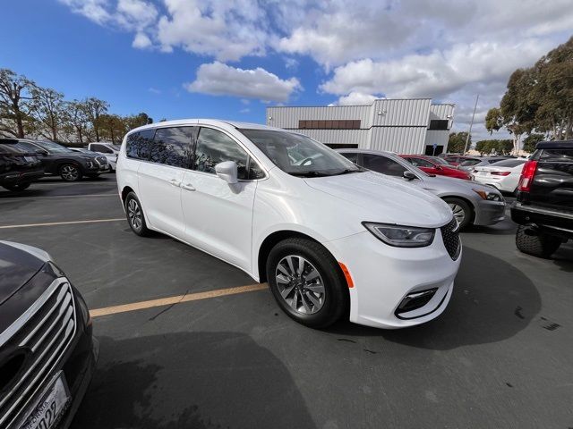 2022 Chrysler Pacifica Hybrid Touring L