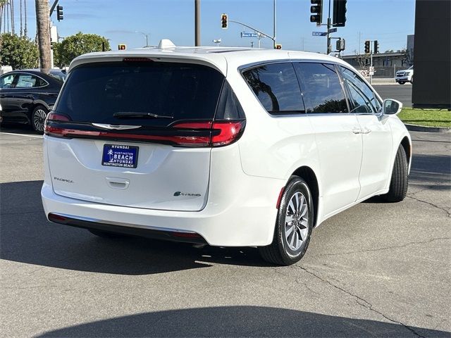 2022 Chrysler Pacifica Hybrid Touring L