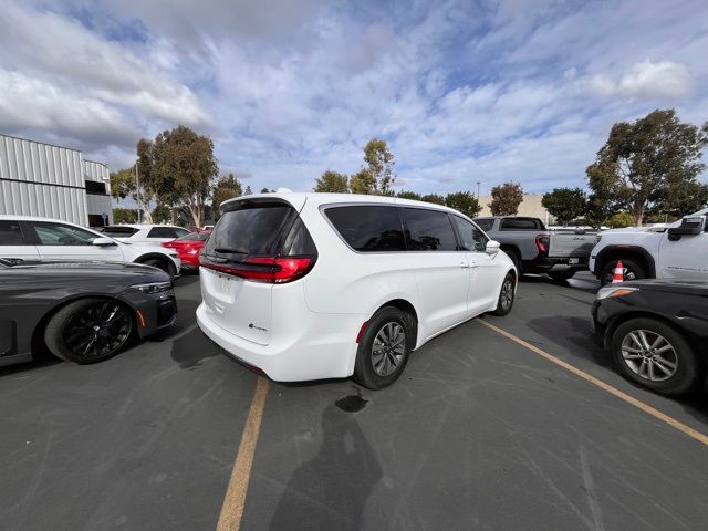 2022 Chrysler Pacifica Hybrid Touring L