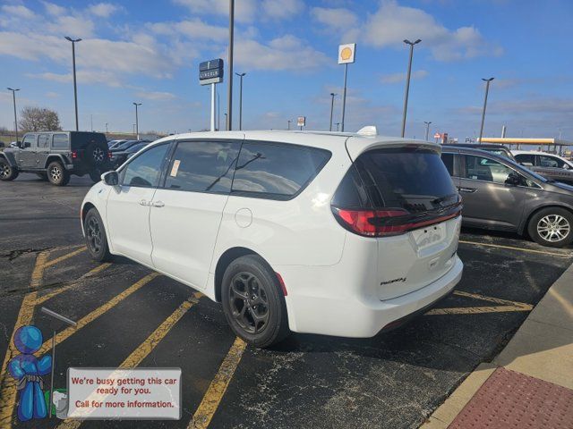 2022 Chrysler Pacifica Hybrid Touring L