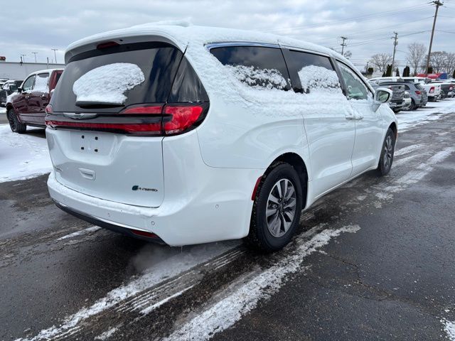 2022 Chrysler Pacifica Hybrid Touring L