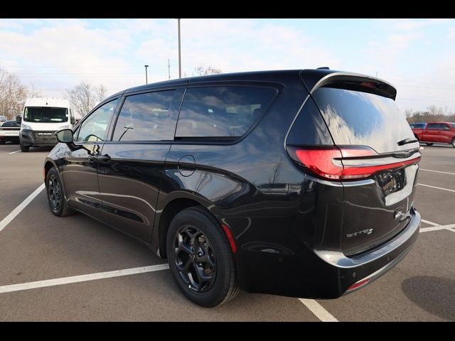 2022 Chrysler Pacifica Hybrid Touring L