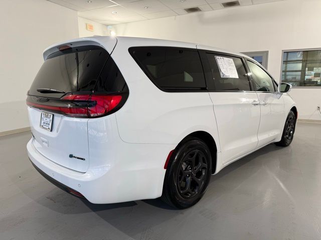 2022 Chrysler Pacifica Hybrid Touring L