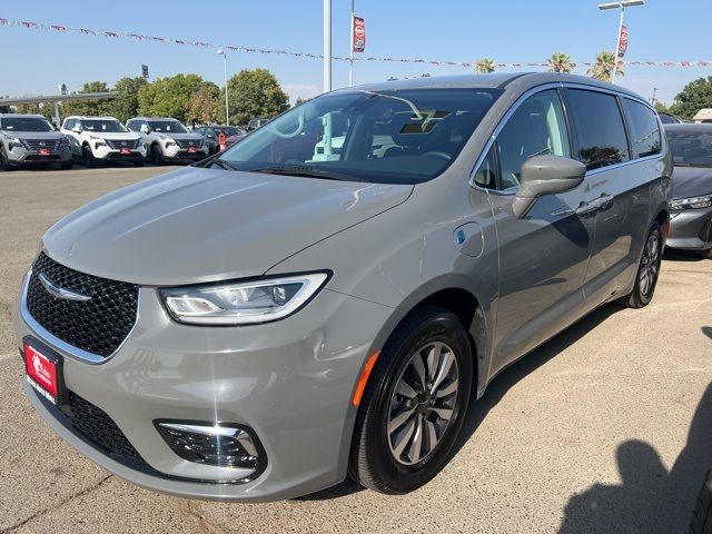 2022 Chrysler Pacifica Hybrid Touring L