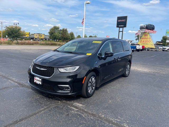 2022 Chrysler Pacifica Hybrid Touring L