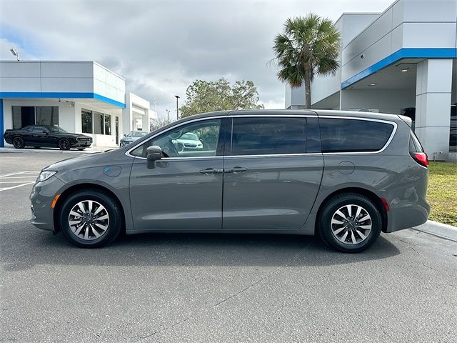 2022 Chrysler Pacifica Hybrid Touring L