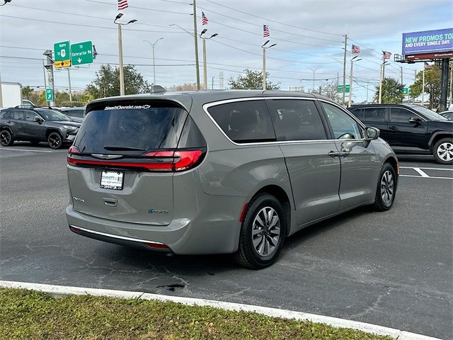 2022 Chrysler Pacifica Hybrid Touring L