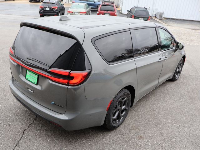 2022 Chrysler Pacifica Hybrid Touring L