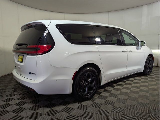 2022 Chrysler Pacifica Hybrid Touring L