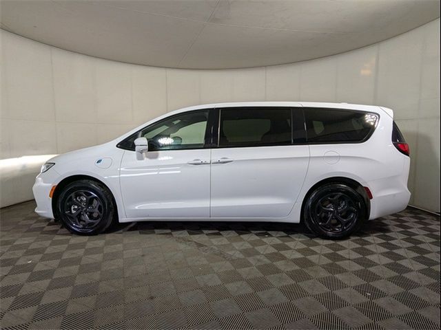 2022 Chrysler Pacifica Hybrid Touring L