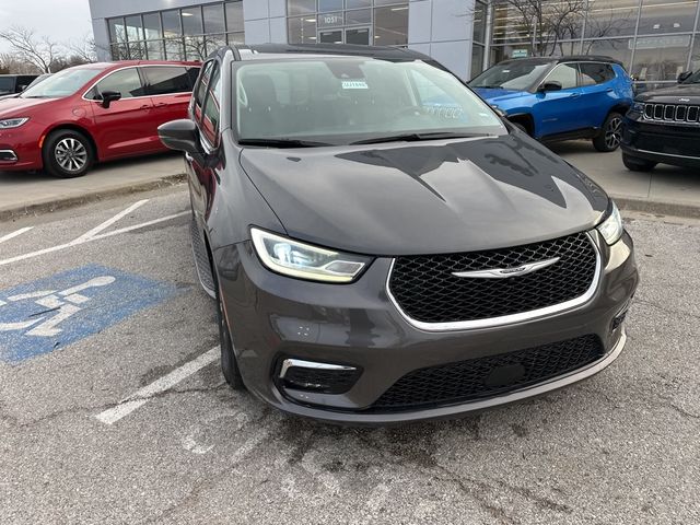 2022 Chrysler Pacifica Hybrid Touring L