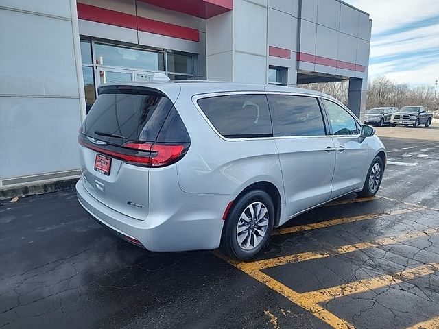 2022 Chrysler Pacifica Hybrid Touring L