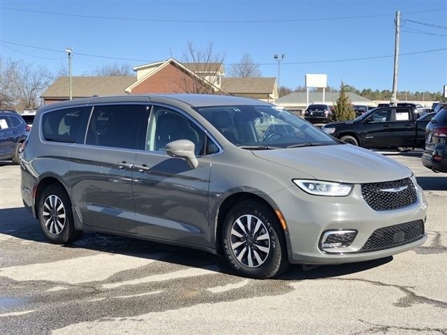 2022 Chrysler Pacifica Hybrid Touring L