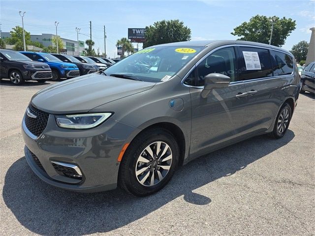 2022 Chrysler Pacifica Hybrid Touring L