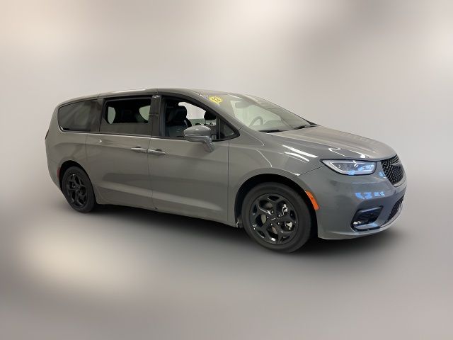 2022 Chrysler Pacifica Hybrid Touring L