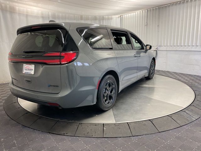 2022 Chrysler Pacifica Hybrid Touring L