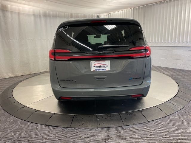 2022 Chrysler Pacifica Hybrid Touring L