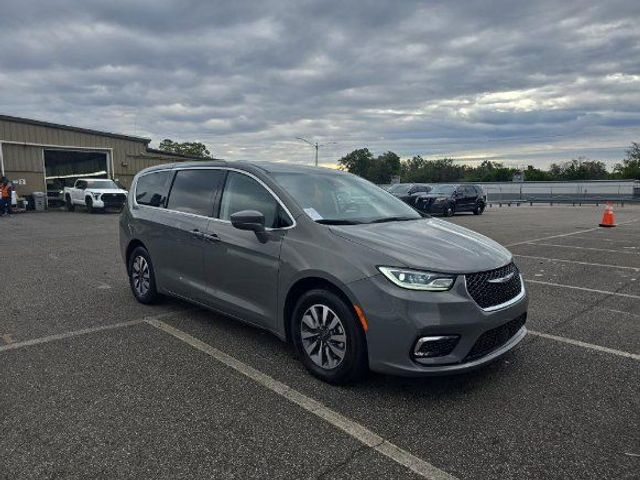 2022 Chrysler Pacifica Hybrid Touring L