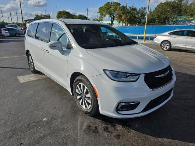 2022 Chrysler Pacifica Hybrid Touring L