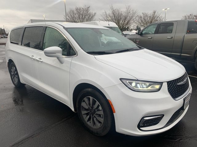 2022 Chrysler Pacifica Hybrid Touring L