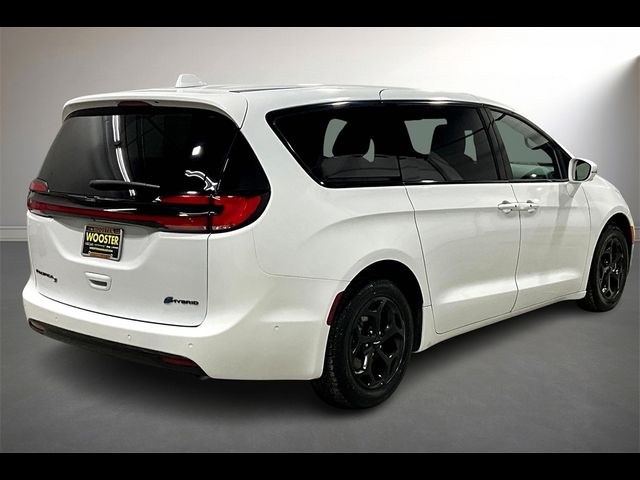 2022 Chrysler Pacifica Hybrid Touring L