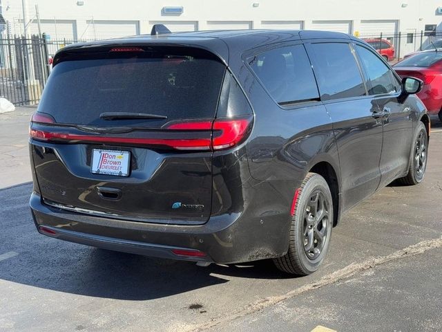 2022 Chrysler Pacifica Hybrid Touring L