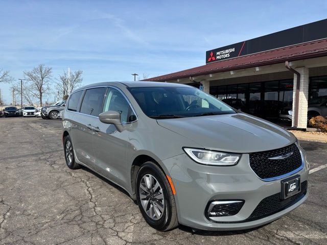 2022 Chrysler Pacifica Hybrid Touring L