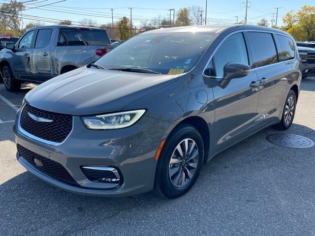 2022 Chrysler Pacifica Hybrid Touring L