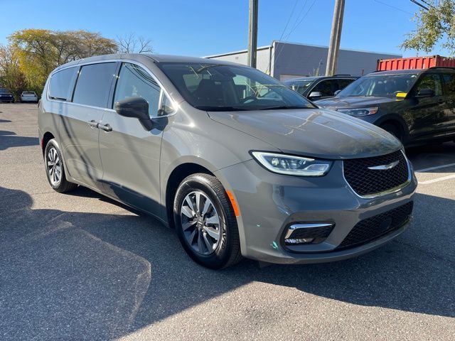 2022 Chrysler Pacifica Hybrid Touring L