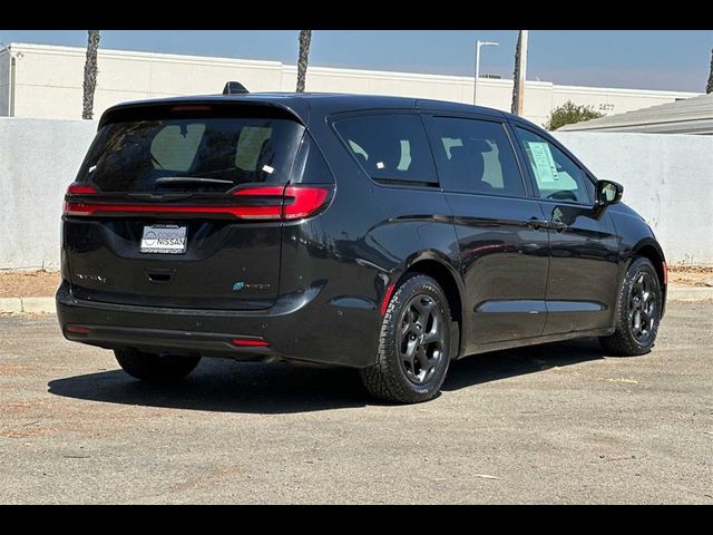 2022 Chrysler Pacifica Hybrid Touring L