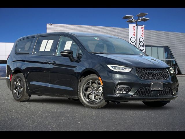 2022 Chrysler Pacifica Hybrid Touring L