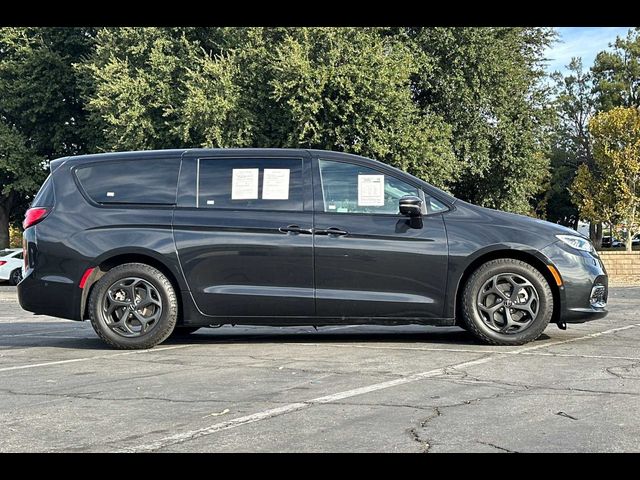 2022 Chrysler Pacifica Hybrid Touring L