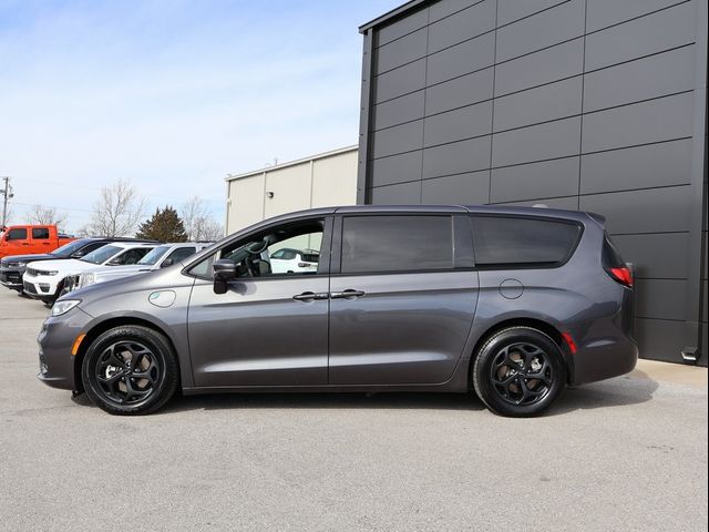 2022 Chrysler Pacifica Hybrid Touring L