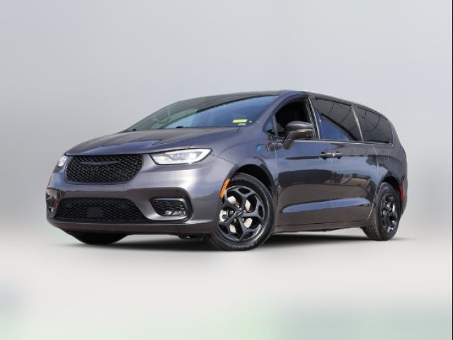 2022 Chrysler Pacifica Hybrid Touring L