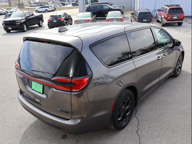 2022 Chrysler Pacifica Hybrid Touring L