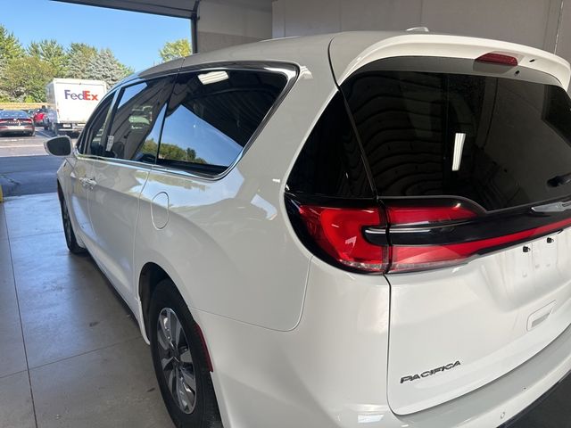 2022 Chrysler Pacifica Hybrid Touring L