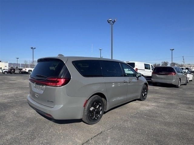 2022 Chrysler Pacifica Hybrid Touring L