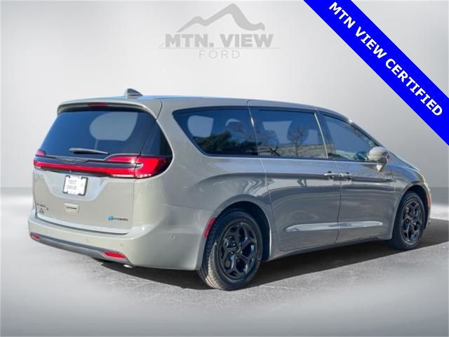 2022 Chrysler Pacifica Hybrid Touring L