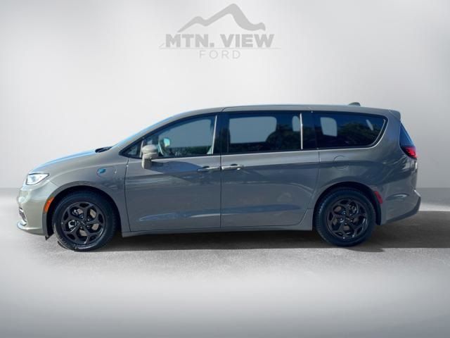 2022 Chrysler Pacifica Hybrid Touring L