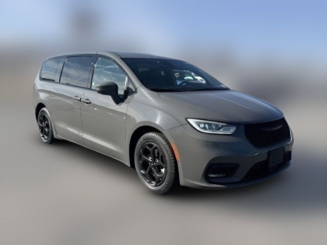 2022 Chrysler Pacifica Hybrid Touring L