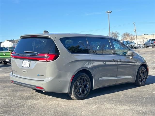 2022 Chrysler Pacifica Hybrid Touring L