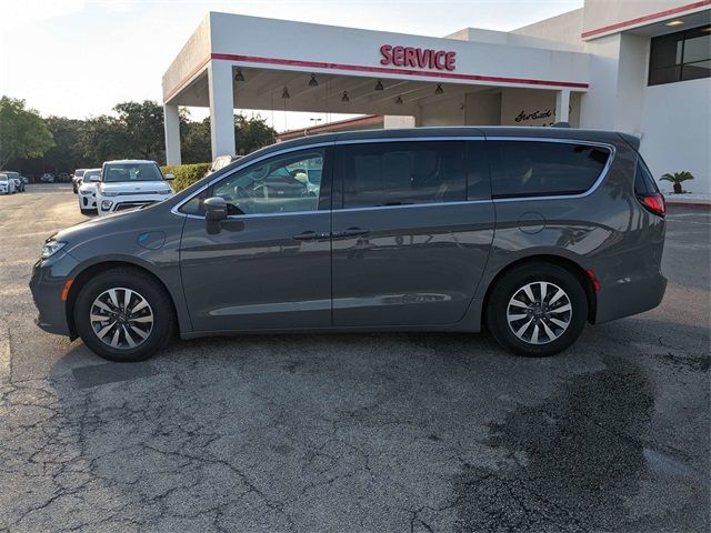 2022 Chrysler Pacifica Hybrid Touring L