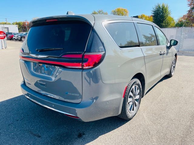 2022 Chrysler Pacifica Hybrid Touring L